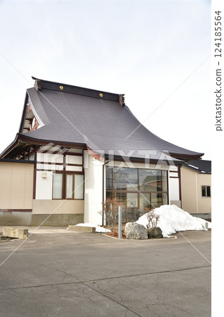 初春時節拍攝北海道北斗市翔鶴山谷教寺院內 124185564