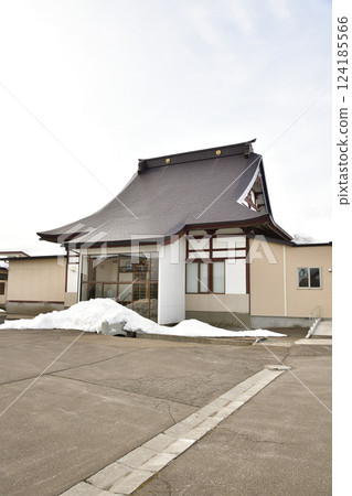 初春時節拍攝北海道北斗市翔鶴山谷教寺院內 124185566