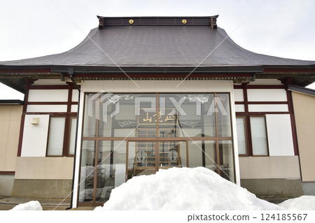 初春時節拍攝北海道北斗市翔鶴山谷教寺院內 初春時節拍攝北海道北斗市翔鶴山谷教寺院內 124185567