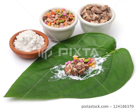 Betel leaf and its spices Betel leaf and its spices 124186370
