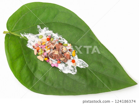 Betel leaf and its spices Betel leaf and its spices 124186374