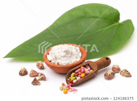 Betel leaf and its spices 124186375