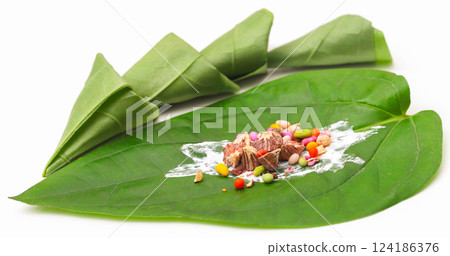 Betel leaf and its spices 124186376