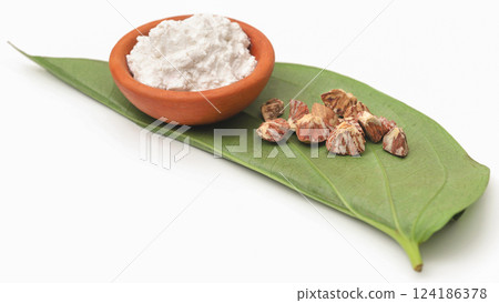 Betel leaf and its spices Betel leaf and its spices 124186378