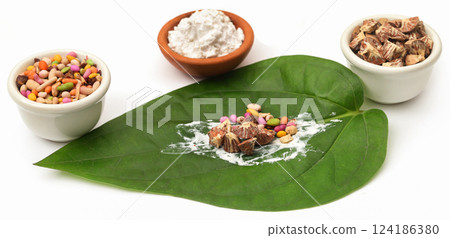 Betel leaf and its spices 124186380