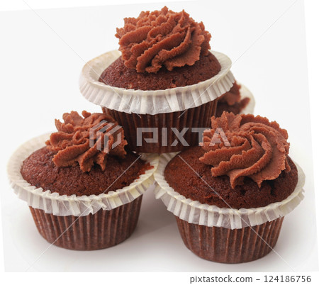 Freshly prepared homemade muffin 124186756