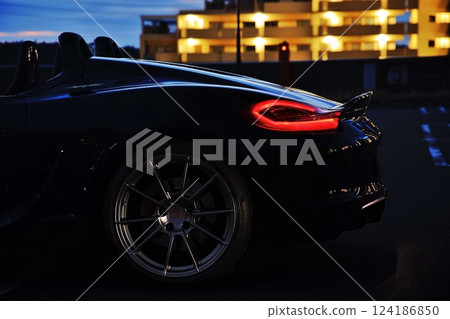 有光澤的黑色敞篷車 有光澤的黑色敞篷車 124186850