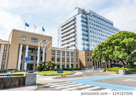 佐賀縣佐賀市陽光明媚的一天，佐賀縣廳 124187006