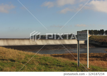 Dam on Lake Palestine in Rural East TX 124187234