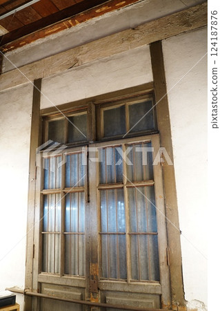 舊木窗 舊木窗 124187876