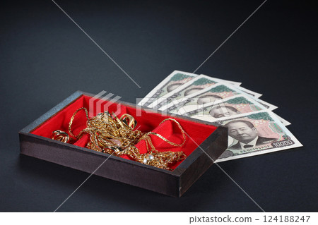 10,000 yen note and gold jewelry 10,000 yen note and gold jewelry 124188247