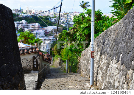 Shuri Kinjo鎮的鵝卵石路 124190494