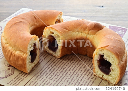 Sweet bean paste ring 124190740