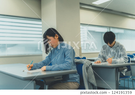 high school student, junior high school student, junior high student 124191359