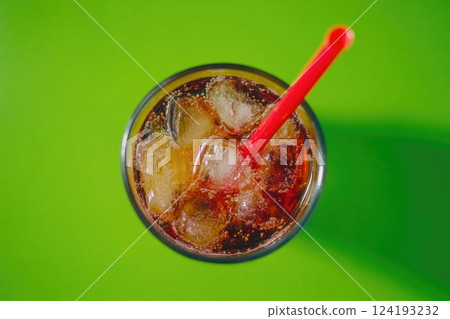 Vibrant green background with cold lemonade 124193232