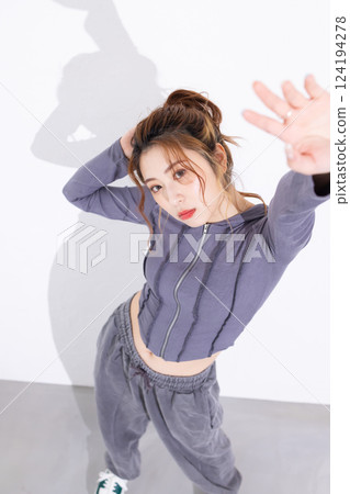 A young woman who takes a pose 124194278