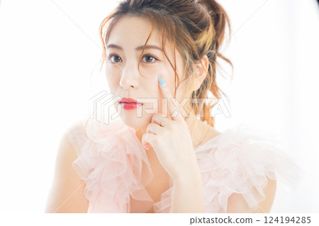 Beauty image of young women 124194285