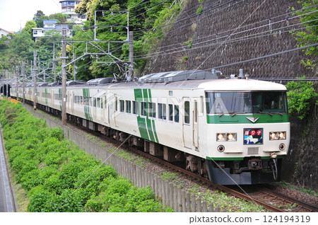 伊東線 網代~伊豆多賀 JR東日本185系列A8列車(大宮) 舞子號 伊東線 網代~伊豆多賀 JR東日本185系列A8列車(大宮) 舞子號 124194319