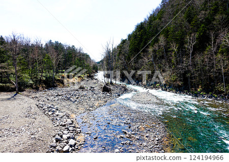 Early summer scenery of the upper reaches of the Biei River near Shirogane Onsen in Biei, Hokkaido 124194966
