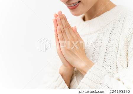Woman wearing white knitwear Lifestyle image Woman wearing white knitwear Lifestyle image 124195320