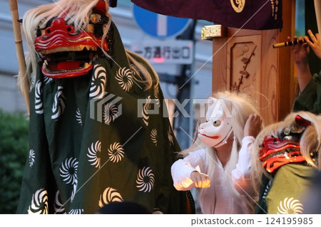 倉祭的獅子舞和狐狸面具 倉祭的獅子舞和狐狸面具 124195985