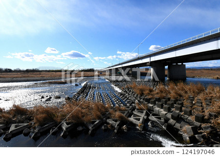 Winter scenery of Arakawa Ohashi Bridge over the Arakawa River 124197046
