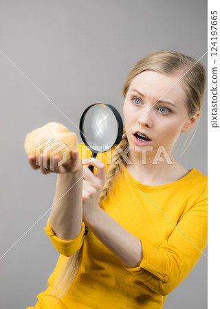 Shocked woman magnifying bun bread roll Shocked woman magnifying bun bread roll 124197665