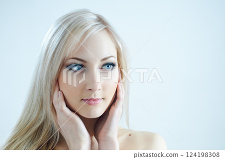 beauty blonde in cold colours beauty blonde in cold colours 124198308