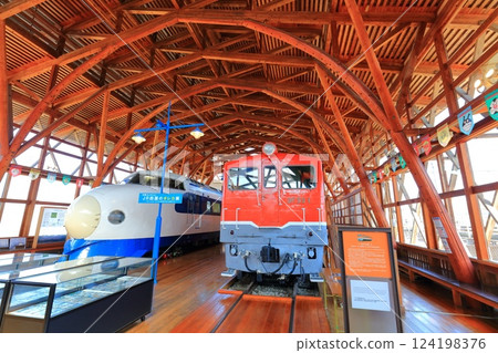 [Ehime Prefecture] 0-series Shinkansen and diesel locomotive at the Shikoku Railway Museum on a clear day 124198376
