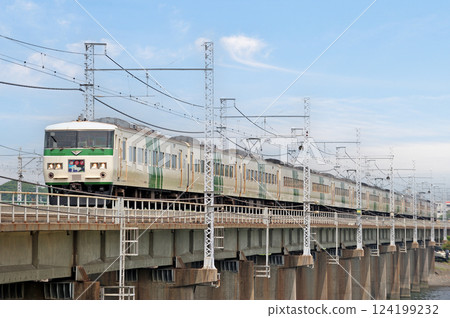 東海道本線茅崎平塚 JR 東日本 185 系列 A8 編隊（大宮）舞者 124199232