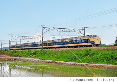 上越線 北堀之內 - 越後堀之內 JR東日本583系列N1+N2列車(秋田)特快 上越線 北堀之內 - 越後堀之內 JR東日本583系列N1+N2列車(秋田)特快 124199374