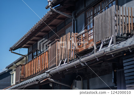 日本木造建築二樓的屋簷 124200010