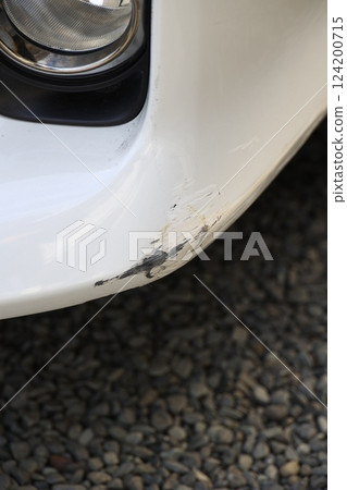 Car scratches 124200715