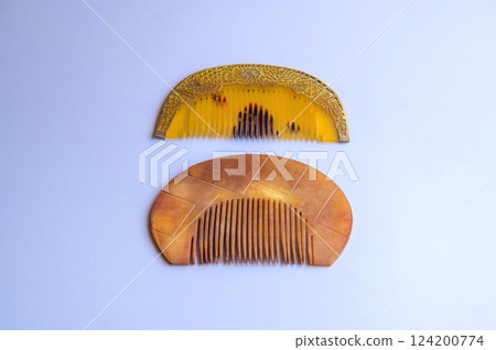 Antique comb and hairpin 124200774