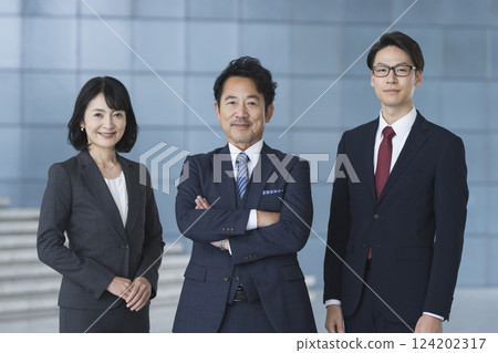 Image of a middle-aged to senior business team 124202317