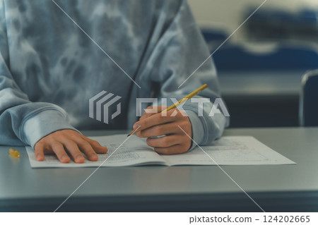 high school student, studying, test 124202665