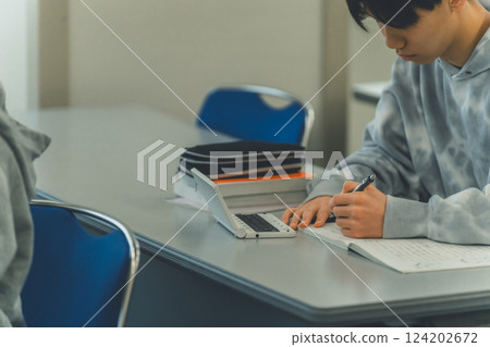 high school student, young man, pupil 124202672