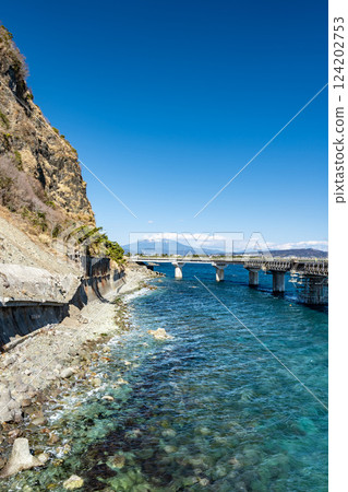 靜岡縣靜岡市奧佗海岸與富士山之間的跨海大橋 124202753