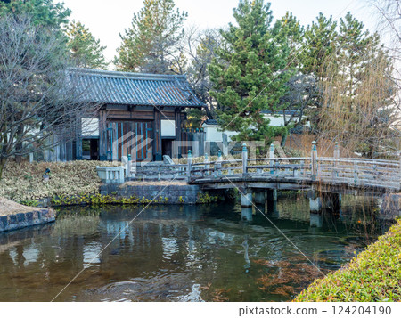 冬日傍晚，能保城遺址，一座無法攻佔的堅固城堡；長屋門和護城河 124204190
