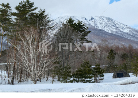 彌生時代三月岩手山腳下的積雪，據說是由於全球暖化造成的。 124204339