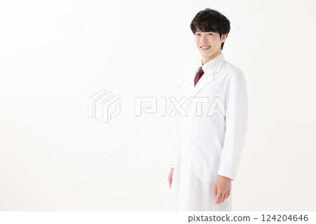 穿著白色西裝的男人 124204646