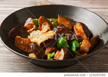 Stir-fried miso with eggplant and pork 124205560