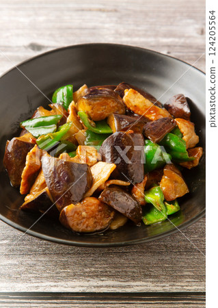 Stir-fried miso with eggplant and pork 124205564