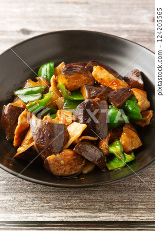 Stir-fried miso with eggplant and pork 124205565