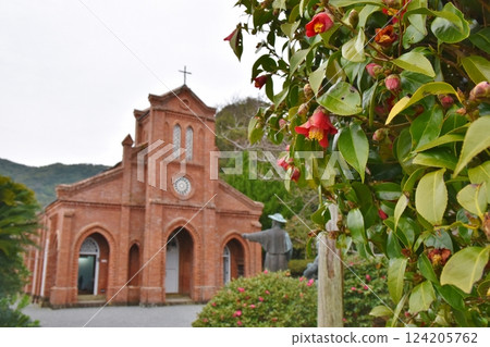 長崎堂崎天主教堂的山茶花盛開 124205762