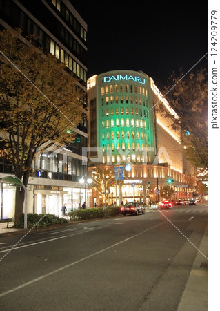 Kobe Motomachi landmark Daimaru Kobe store, the former settlement, and Sannomiya Shrine 124209779