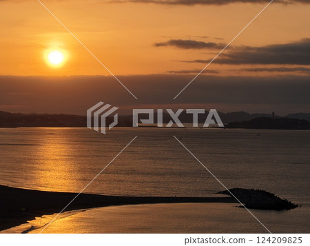 湘南日出江之島 124209825