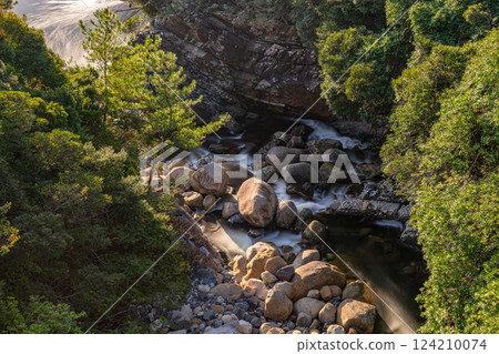 日出和泰諾川溪谷、屋久島、近海阿爾卑斯山（秋季） 124210074