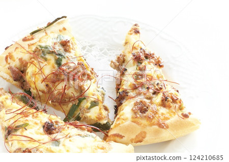 Beef and chive bulgogi pizza Beef and chive bulgogi pizza 124210685