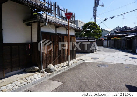 Tondabayashi Jinaicho Old House 124211503